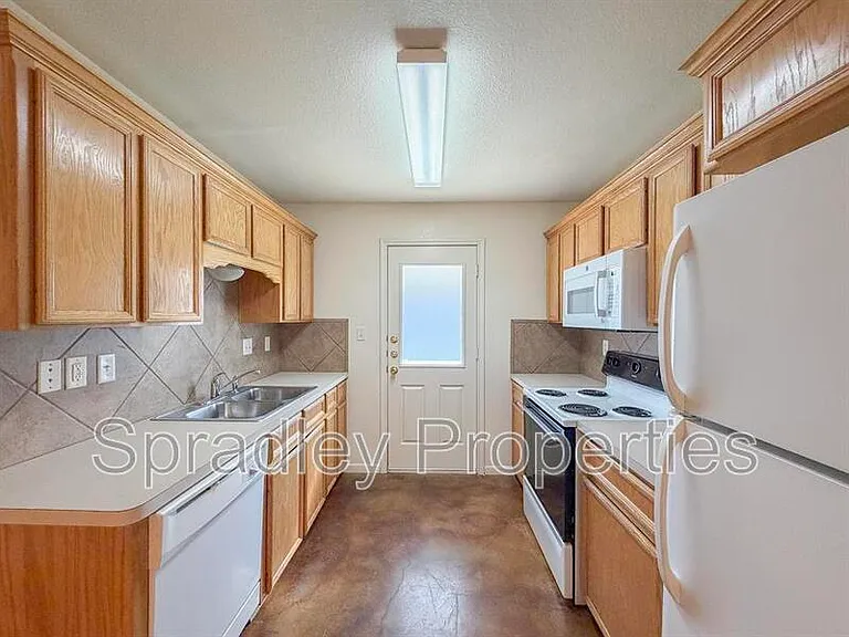 5700A Luxor Dr — Photo 4
