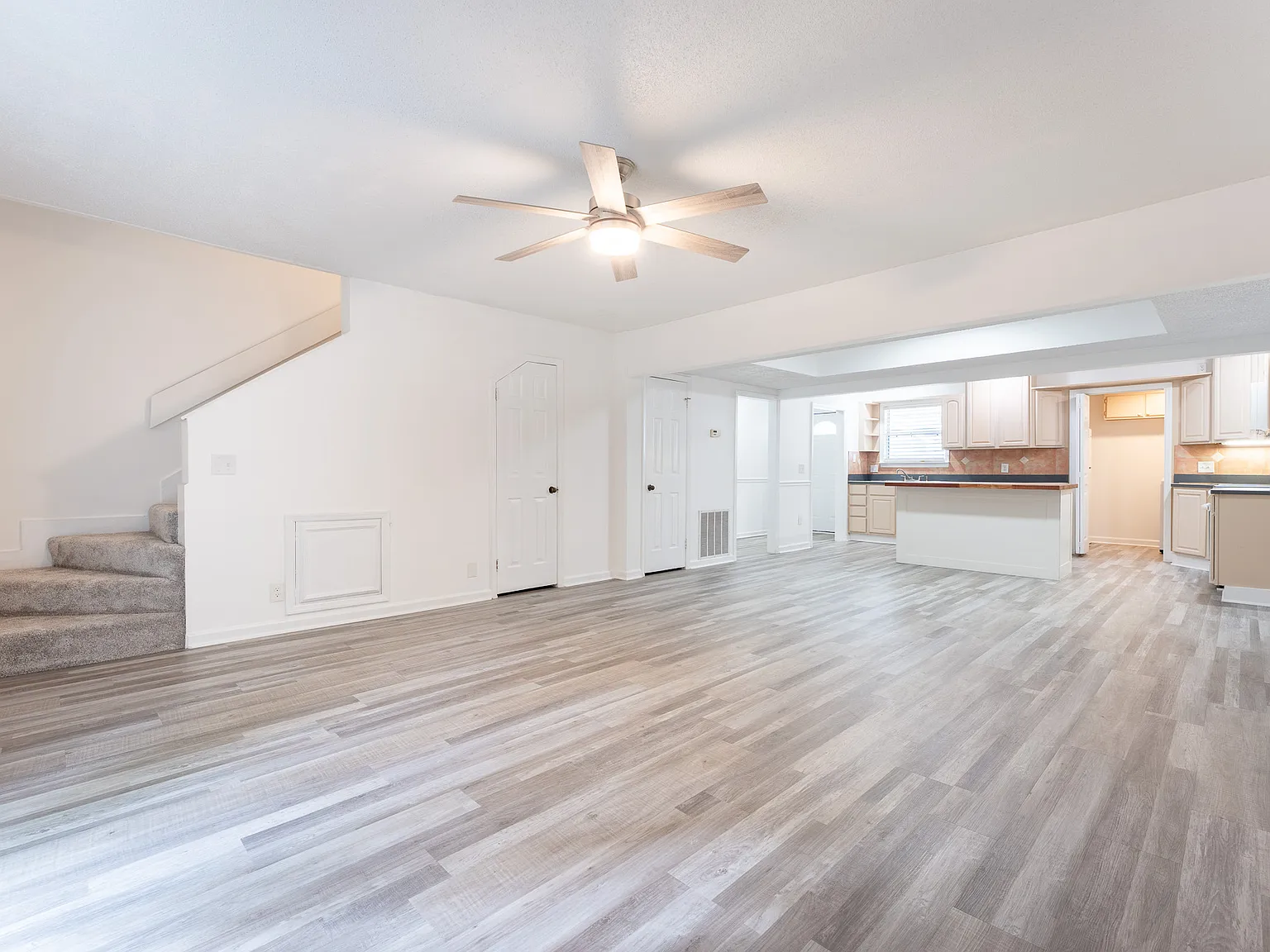 3 bed, 1.5 bath, 1344 sqft, $2,300 — Photo 3