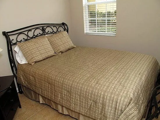 OW3C2720OD-queen-bedroom