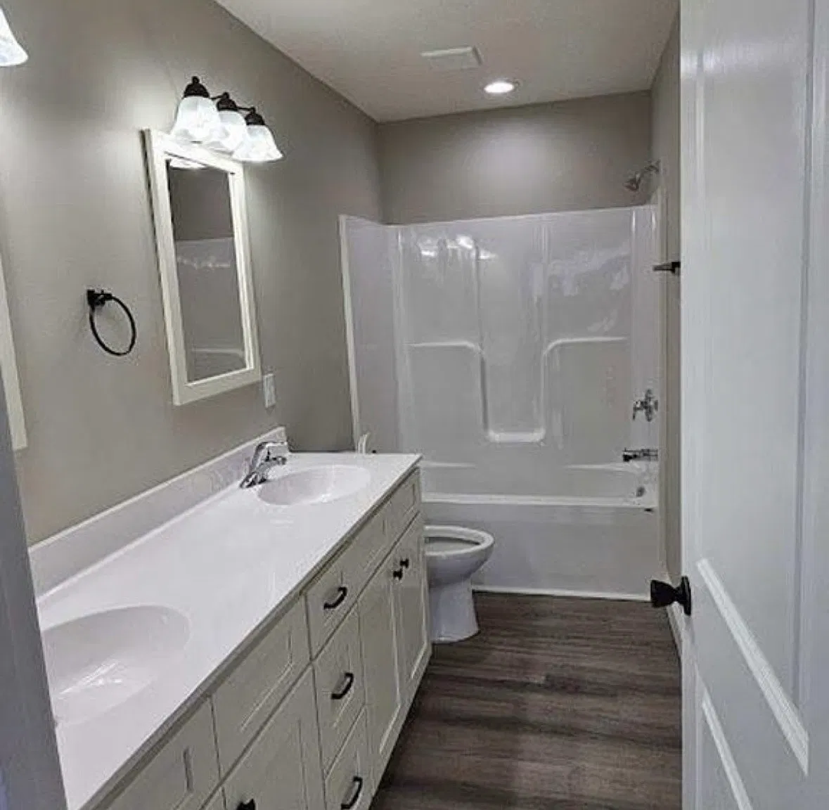 3 bed, 2.5 bath, 1324 sqft, $1,800 — Photo 2