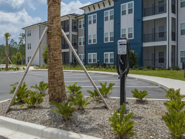 THE VANTAGE APARTMENTS