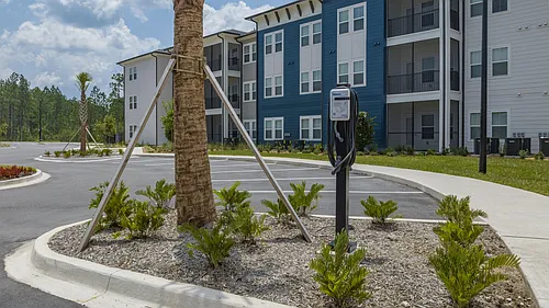 THE VANTAGE APARTMENTS Photo 1