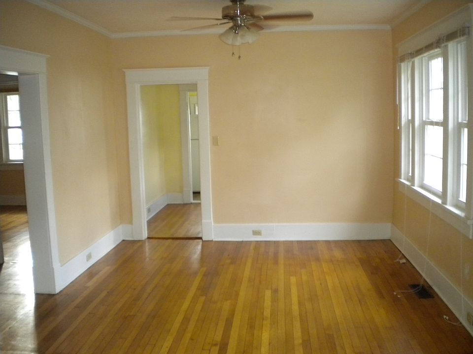 1st image of 300 Sussex St
