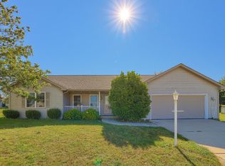 104 Red Bud Ct, Mahomet, IL 61853