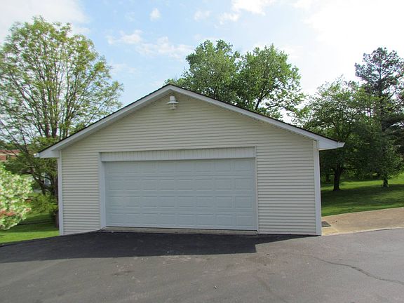 5th image of 303 Miller Ave