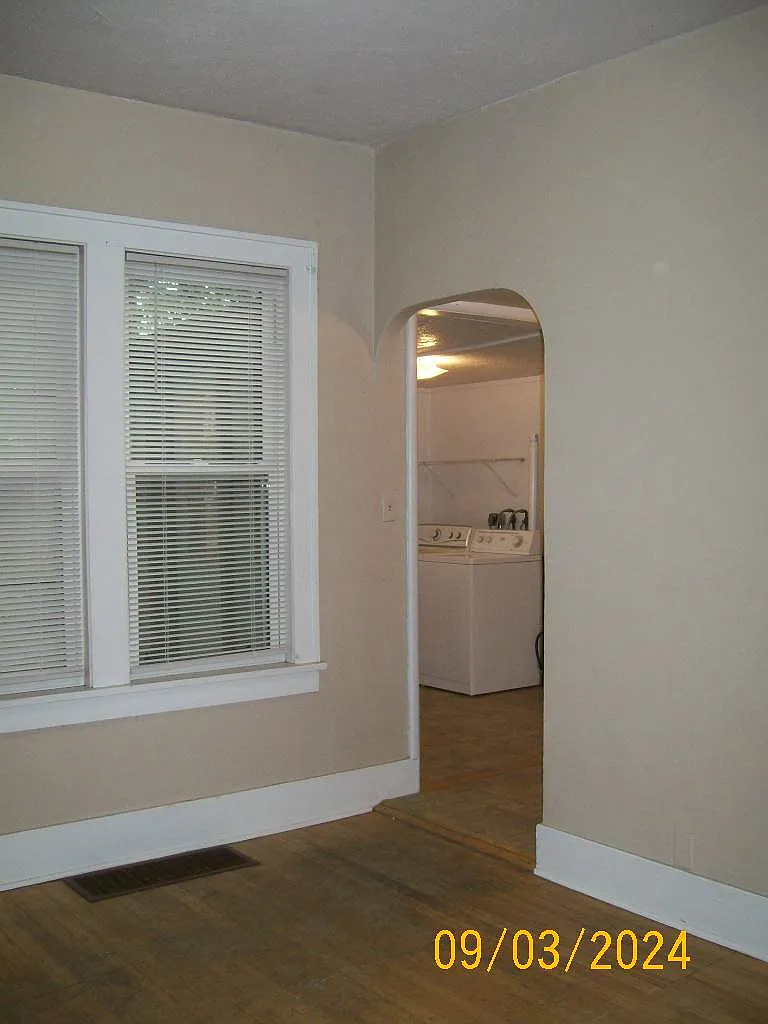 3 bed, $1,985 — Photo 2