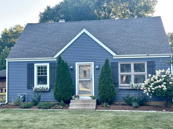 1N016 Woods Ave, Wheaton, IL 60187