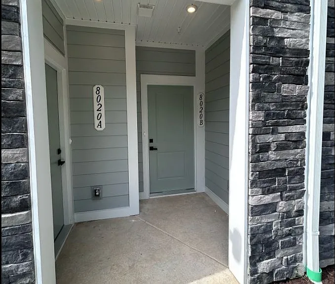 8020 Lake Laurel Ln #B — Photo 28
