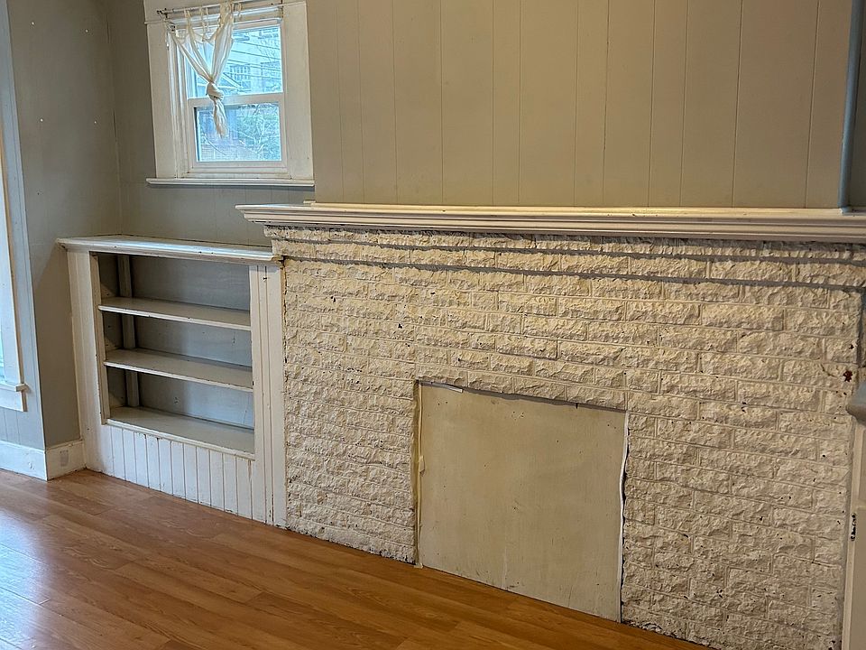 2nd image of 2155 NW Everett St #10