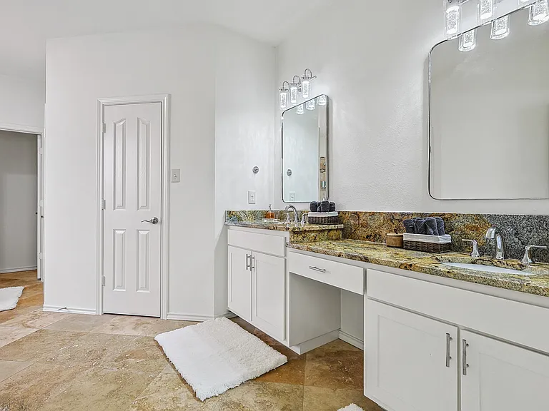 12013 Creek Point Dr — Photo 11