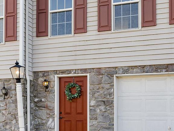 3rd image of 2792 Woodmont Dr