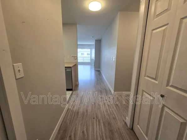 3115 De Montreuil Ct #306, Kelowna, BC V1W 3W1