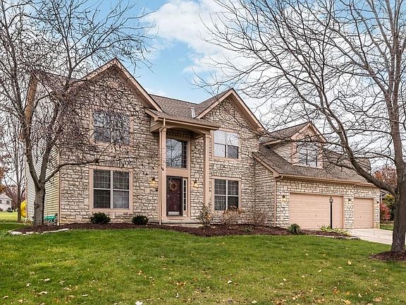 2nd image of 892 Dunvegan Cir