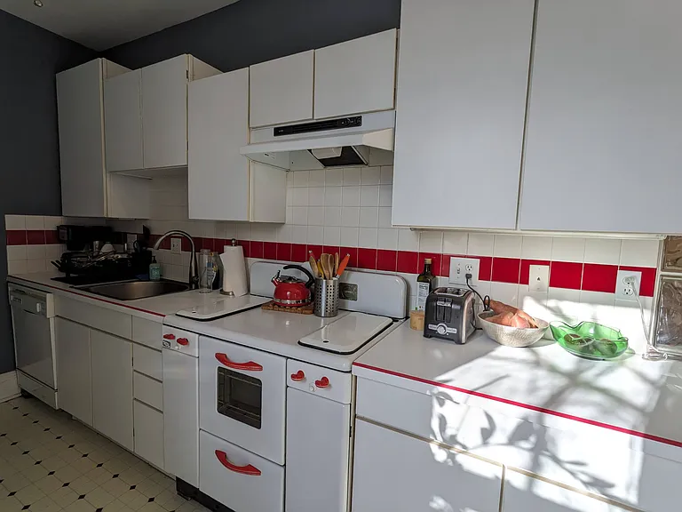 1233 N Marion St #2 — Photo 5