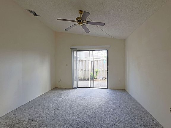 3rd image of 5274 Cedarbend Dr APT 3