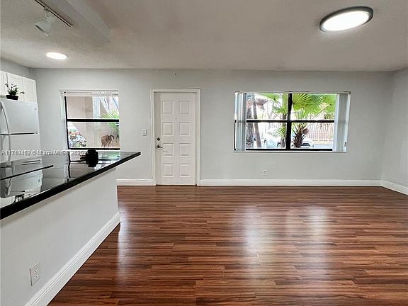 5th image of 9920 Nob Hill Ct #9920