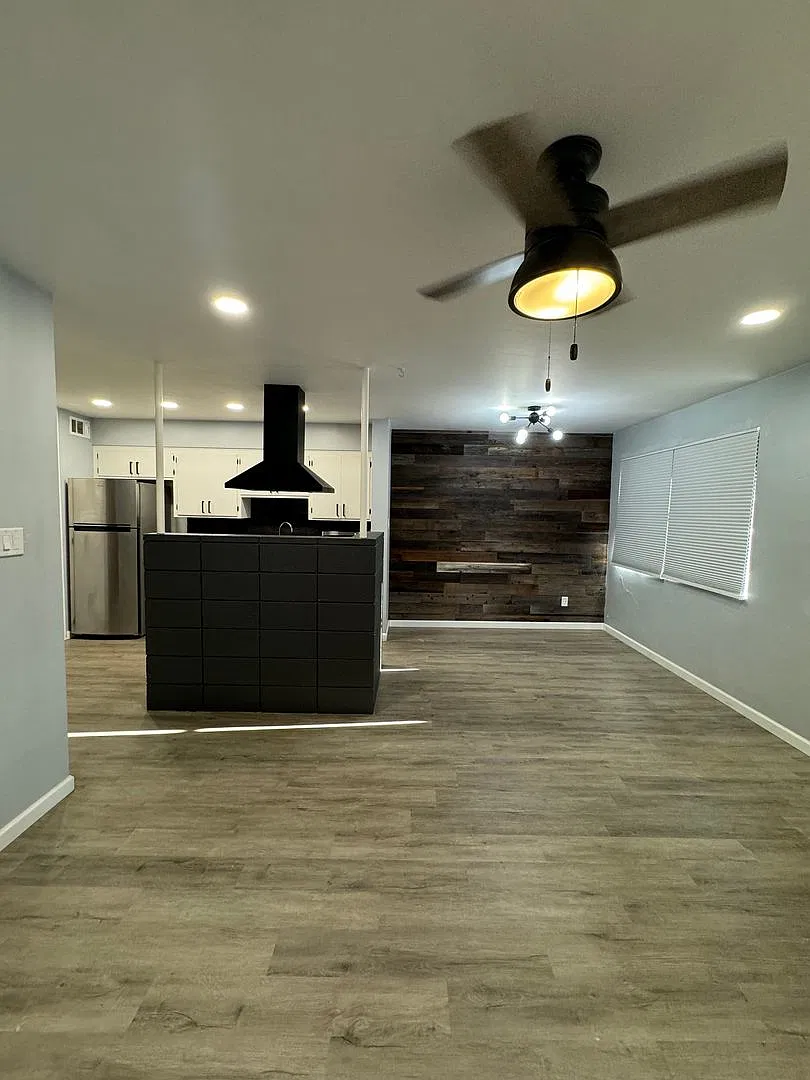 1 Bedroom Unit In Prime Phoenix Location — Photo 4