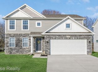 2027 Stillwater Dr, Davison, MI 48423