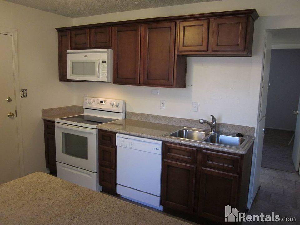Remodled kitchen-granite count