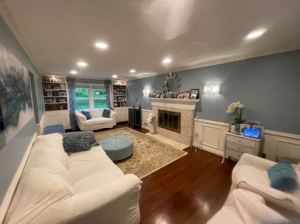 2 Rosmel Dr