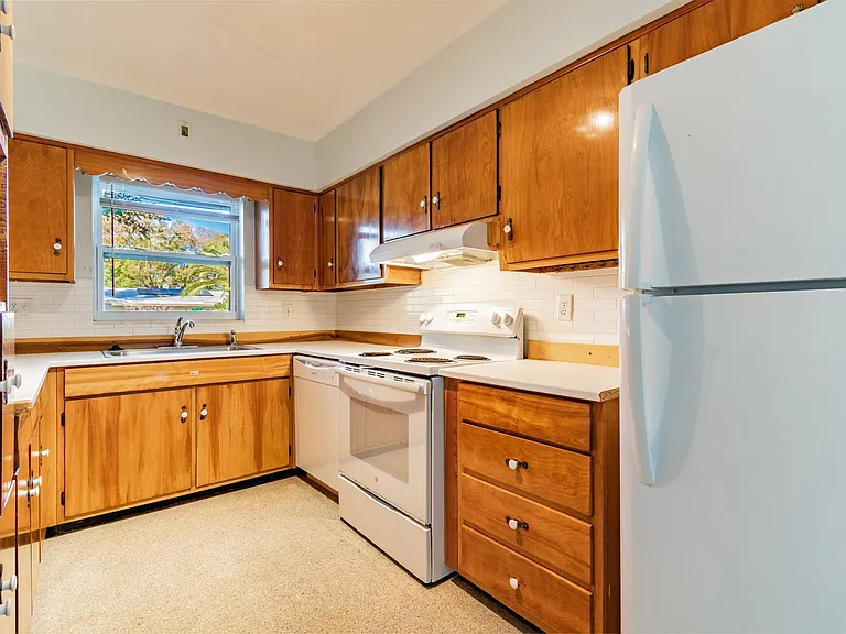 677 Oakwood Dr — Photo 24