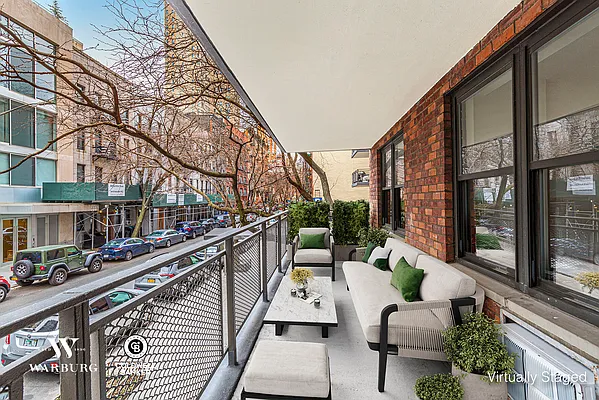 Sold by Coldwell Banker Warburg | media 35