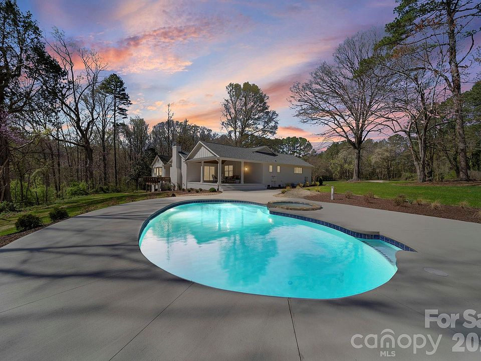 1st image of 913 Kelly Rd