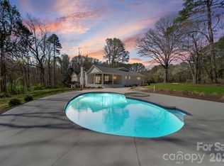 913 Kelly Rd, Mount Holly, NC 28120