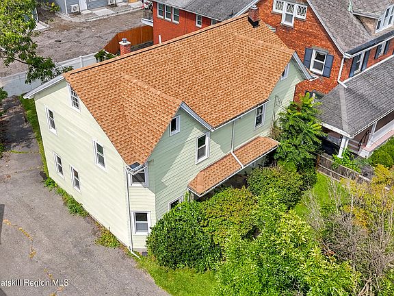 2nd image of 407 Albany Avenue