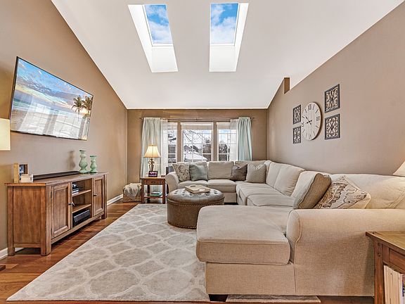 3rd image of 310 Meadow Lakes Blvd