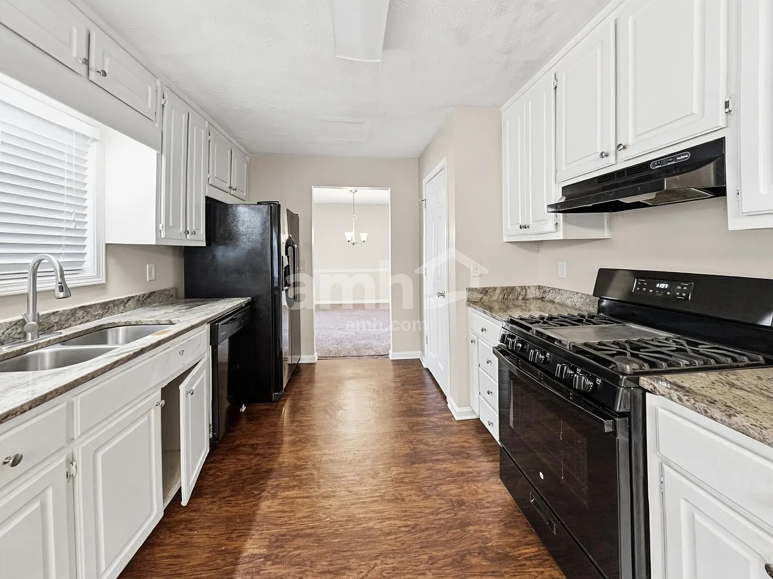 3 bed, 2.5 bath, 1706 sqft, $2,305 — Photo 4