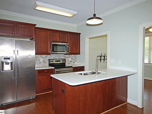 4th image of 208 Anderson St Unit 18