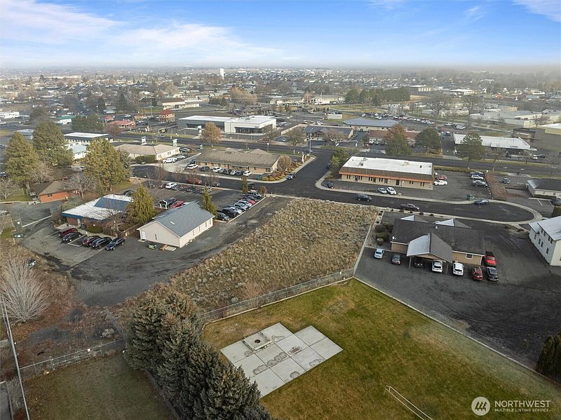 5th image of 1412 E Hunter Place