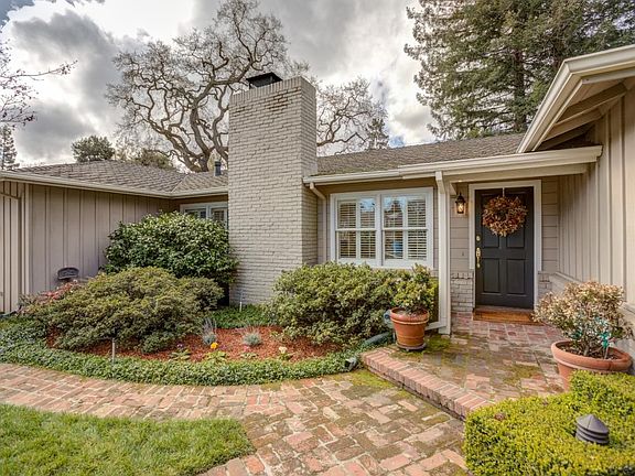 4th image of 655 Oak Knoll Ln