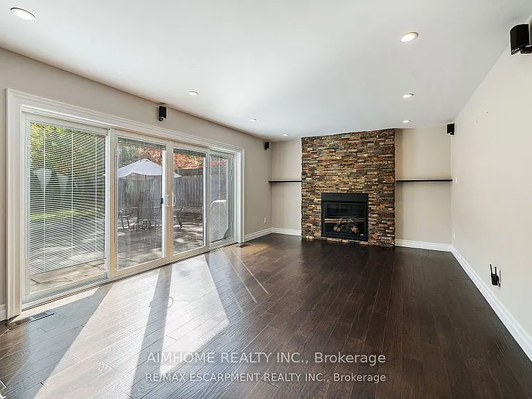 1300 Braeside Dr — Photo 18