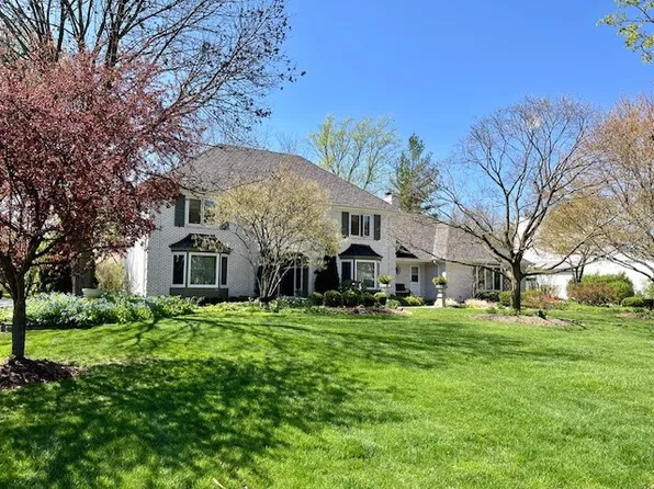 735 Persimmon Dr, St Charles, IL 60174