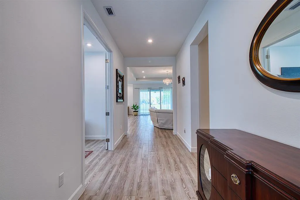 3 bed, 2.0 bath, 2080 sqft, $3,500 — Photo 3