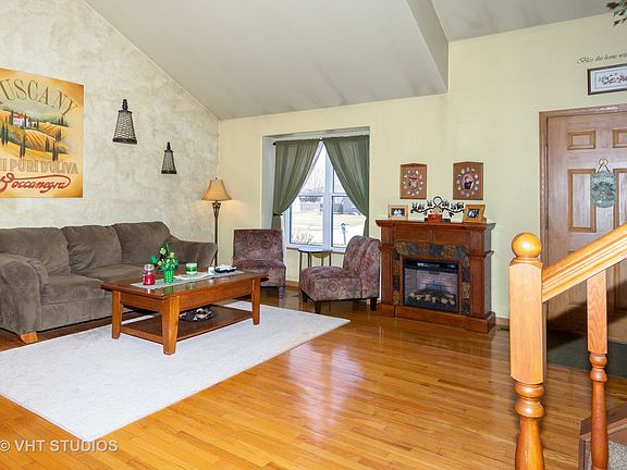 5th image of 893 Redwood Dr