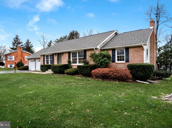 31 Deerfield Dr, Charles Town, WV 25414