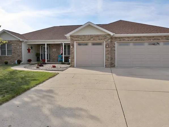 741 Coach Light Ln, Lowell, IN 46356