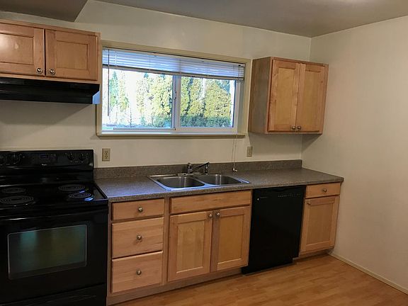 2nd image of 5124 N Pearl St