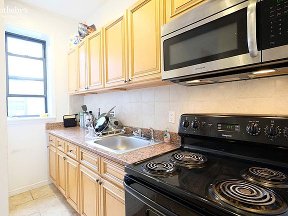 5th image of 744 9th Ave #5R