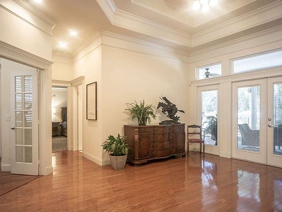 5th image of 997 NW Savannah Cir