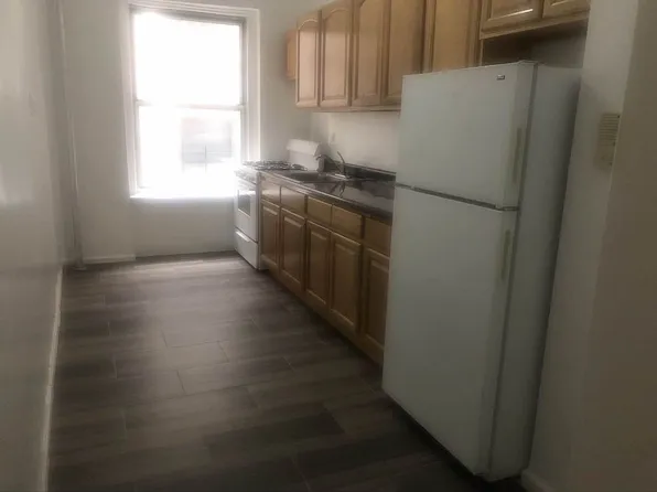 260 Seaman Avenue image 1 of 4