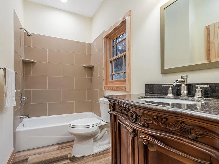 13 Johnston Dr — Photo 11