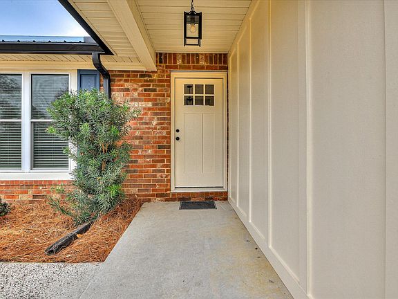 4th image of 302 Twin Pines Drive