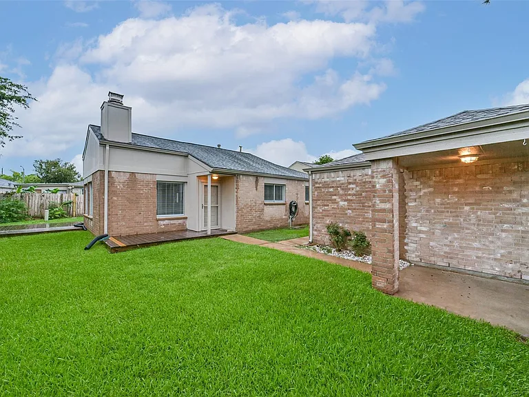 18515 Meadows Way Dr — Photo 26