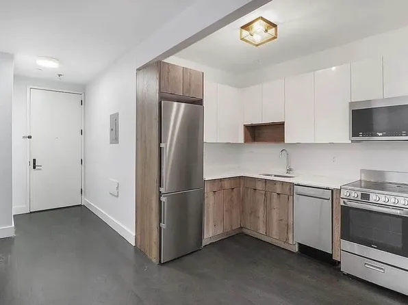 763 Lexington Avenue image 1 of 9