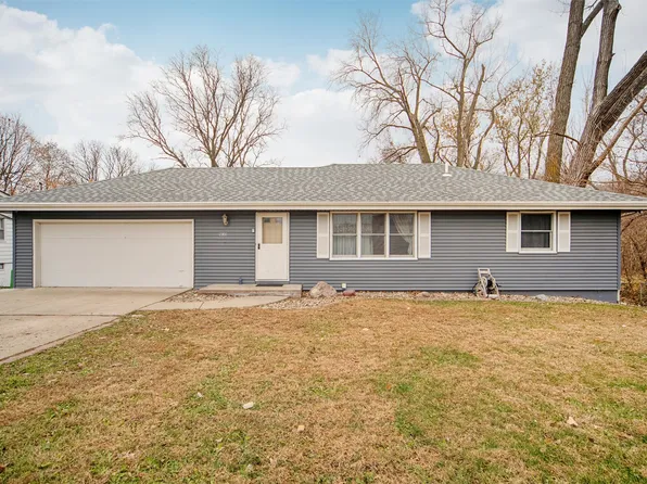 1830 Center St, West Des Moines, IA 50265