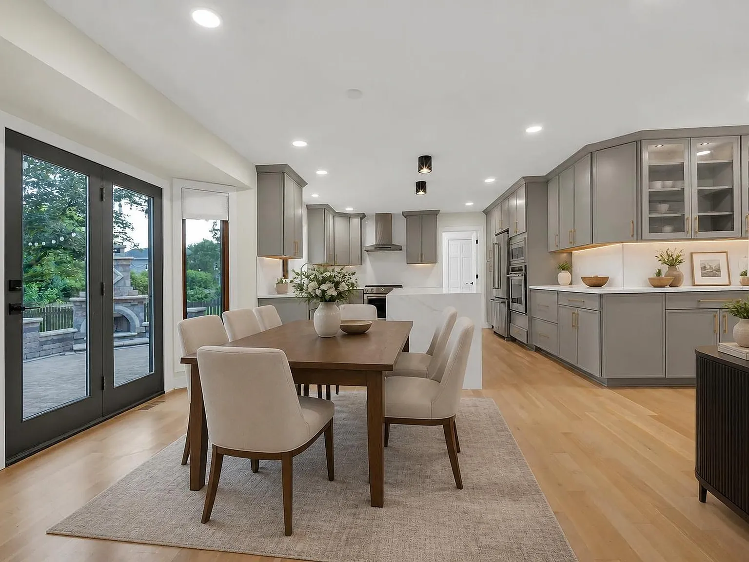 4 bed, 3200 sqft, $5,750 — Photo 4